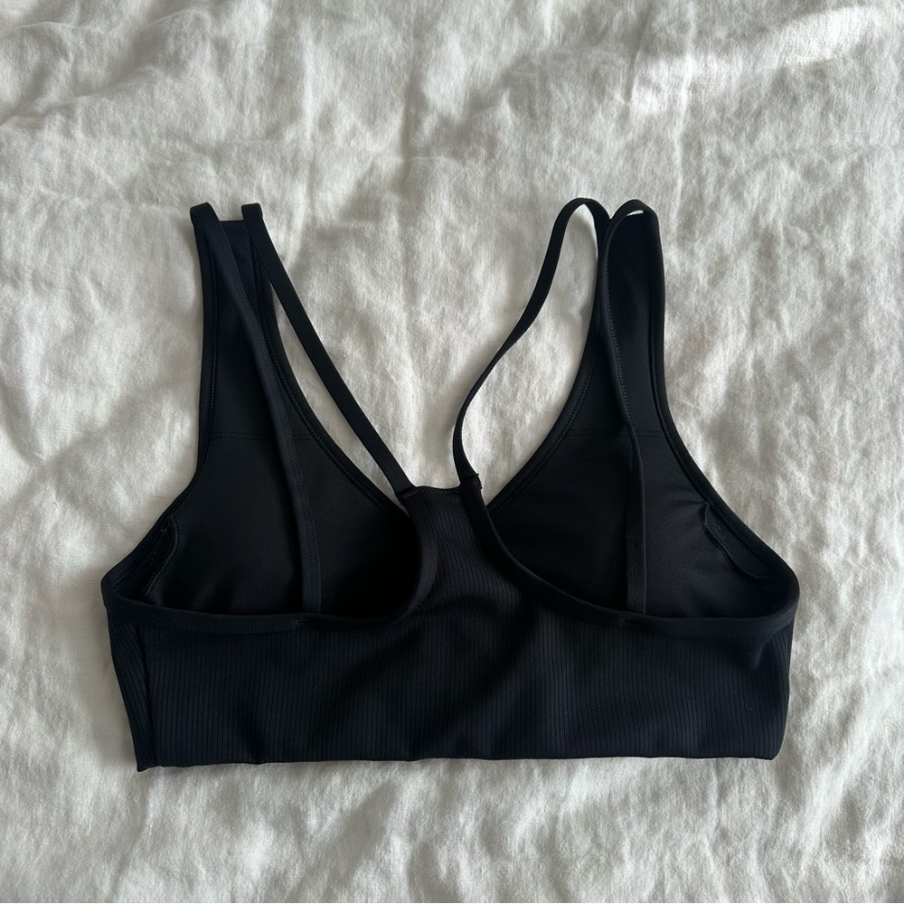 ALO Yoga Airlift Ribbed Jump Start V-Neck Bra - Picture 4 of 6